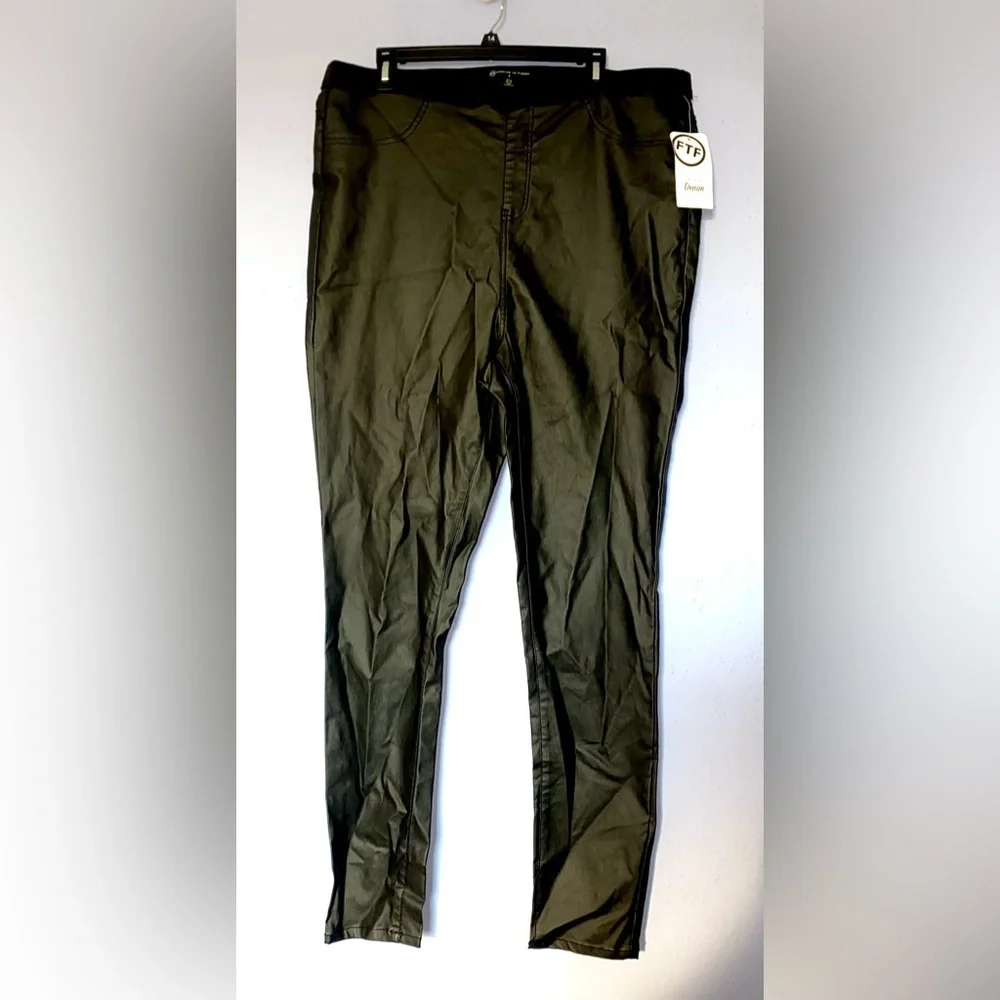 NWT FTF Faux leather legging pants 2X - Picture 2 of 8